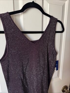 Sparkle V-Neck Tank Top in Deep Plum